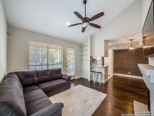 $950 | 8655 Datapoint, Unit 802, San Antonio, TX 78229