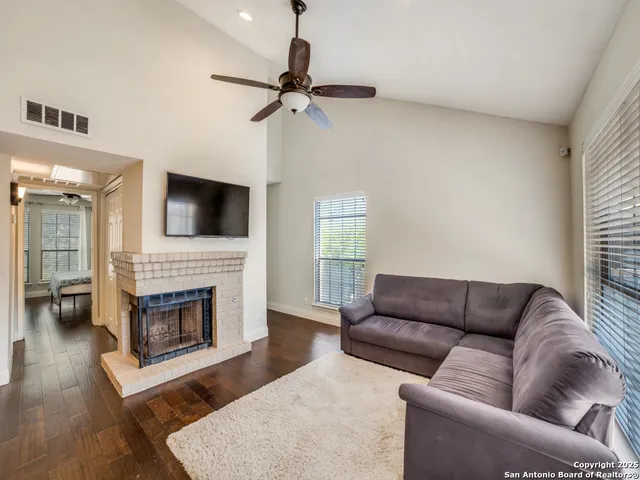 $950 | 8655 Datapoint, Unit 802, San Antonio, TX 78229
