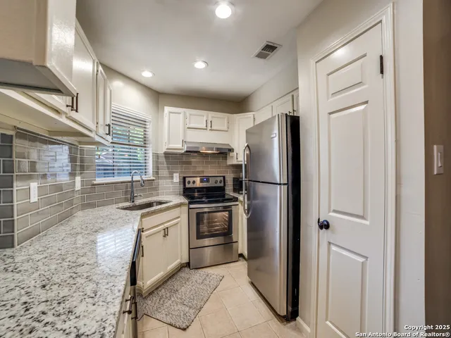 $950 | 8655 Datapoint, Unit 802, San Antonio, TX 78229