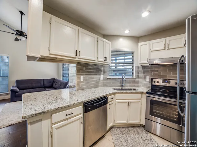 $950 | 8655 Datapoint, Unit 802, San Antonio, TX 78229