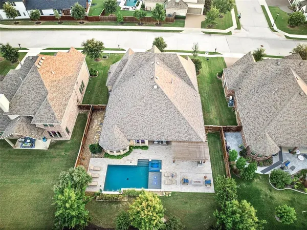 an aerial view of a house with outdoor space and lake view