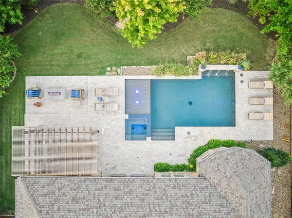 a view of a yard