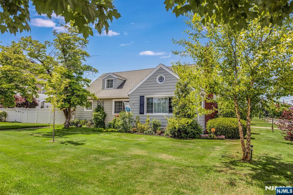 98 Totowa Road Totowa, NJ 07512 - Photo 1 of 46