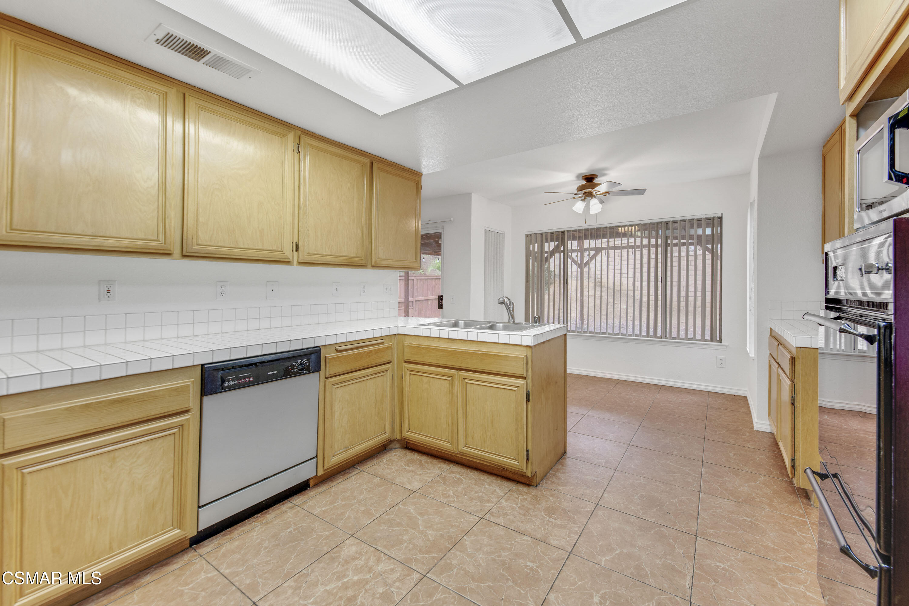 3335 Coyote Road Palmdale, CA 93550 - Photo 11 of 57 3335 Coyote Rd, Palmdale -HsHprod- (10)