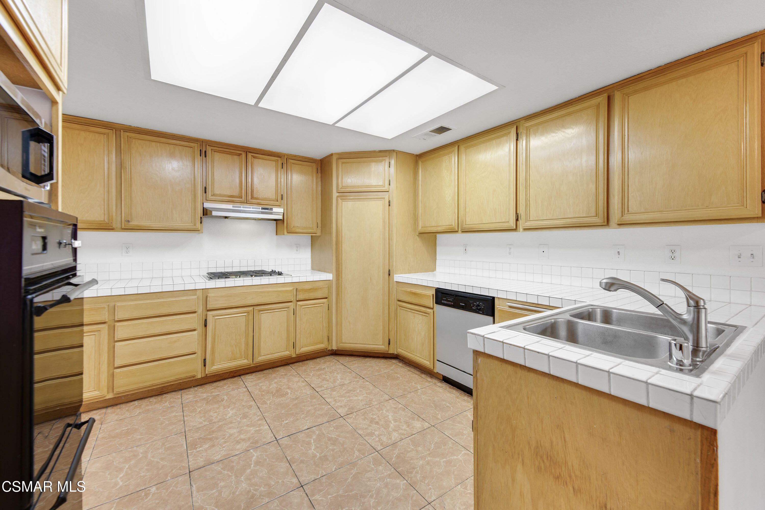 3335 Coyote Road Palmdale, CA 93550 - Photo 13 of 57 3335 Coyote Rd, Palmdale -HsHprod- (12)
