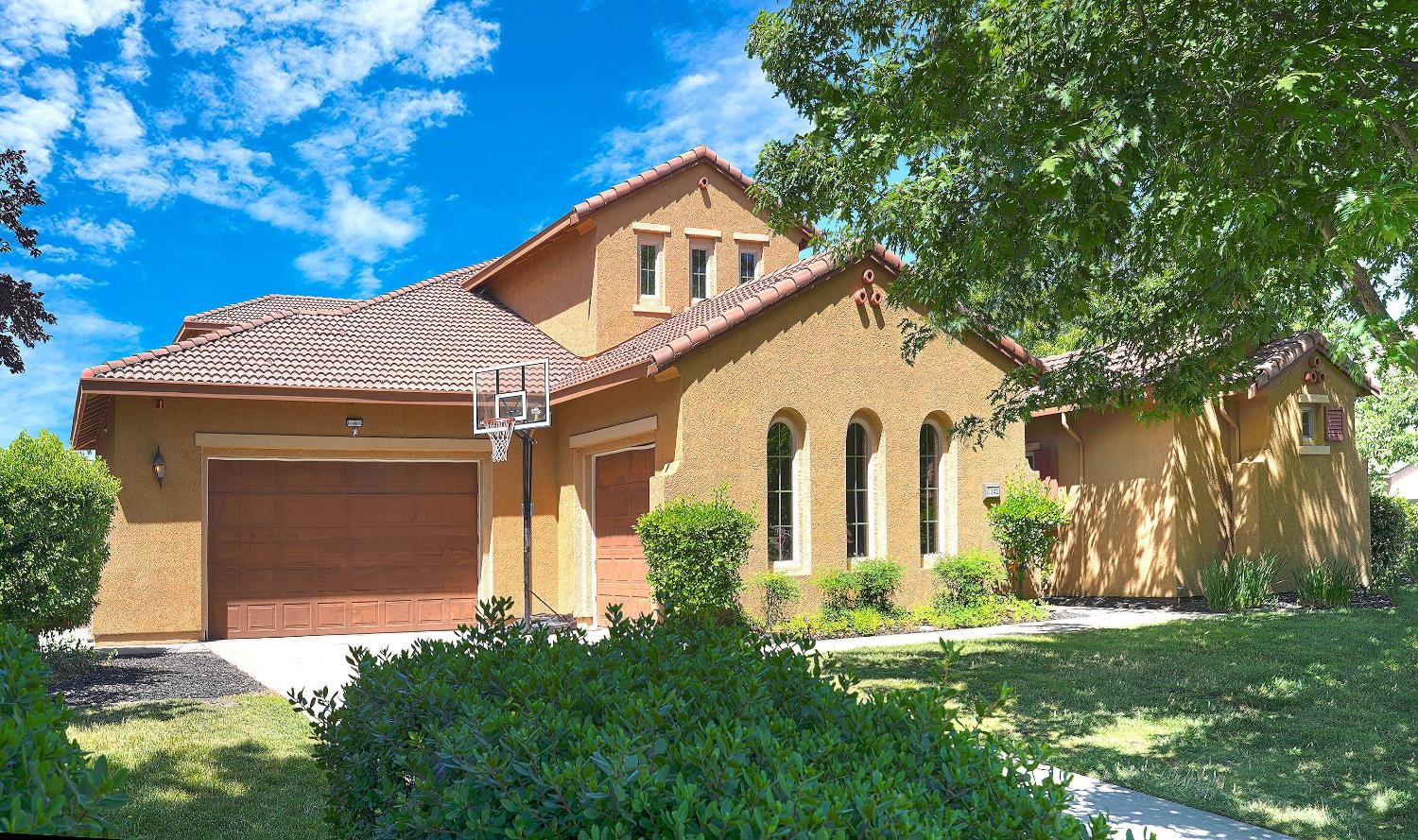 1340 Bella Circle Lincoln, CA 95648 - Photo 2 of 97 a front view of a house with garden