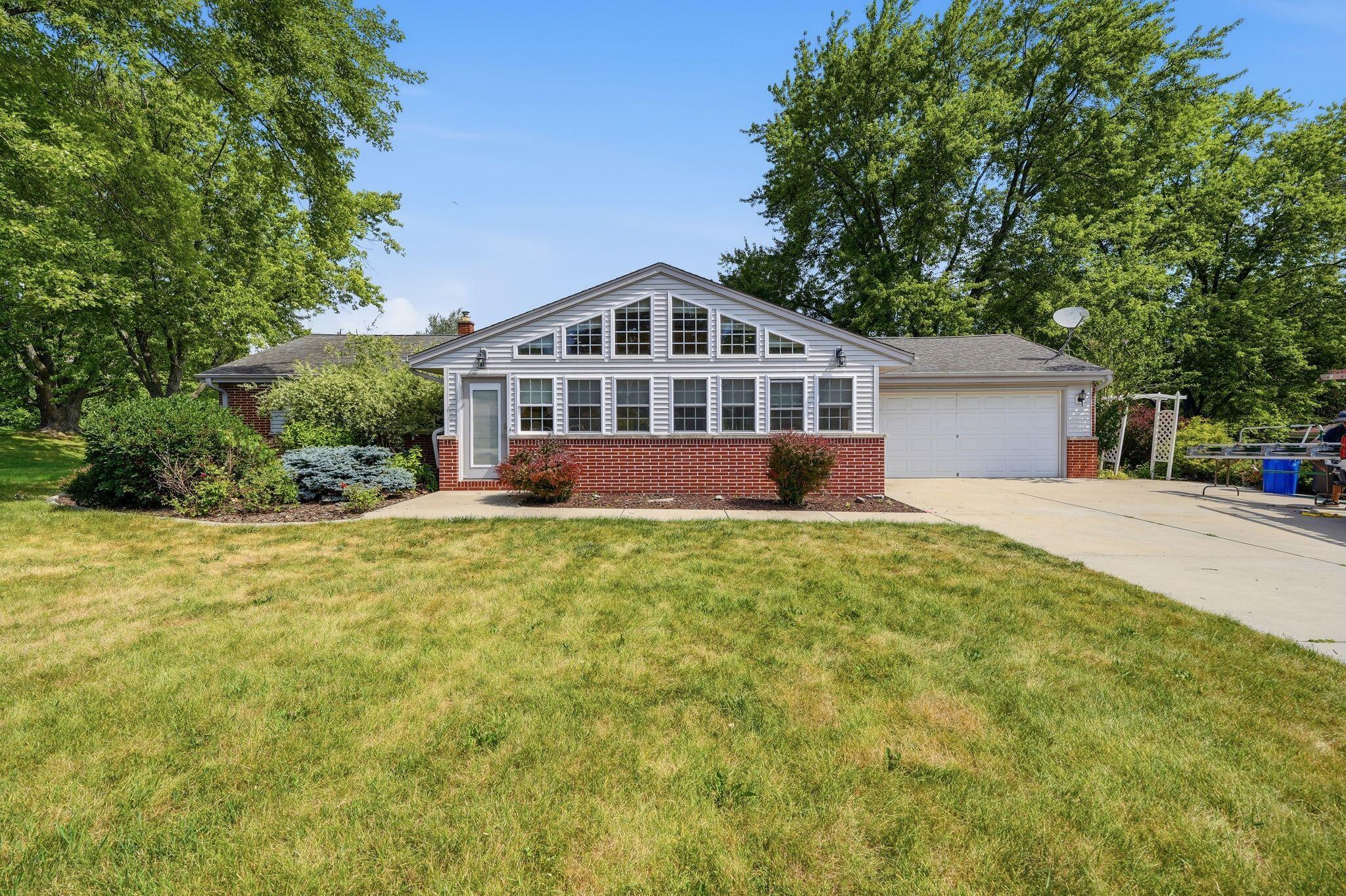 16730 Willow Ridge Lane Brookfield, WI 53005 - Photo 3 of 35 71526_16730_Willow_Ridge_Lane_Brookfield