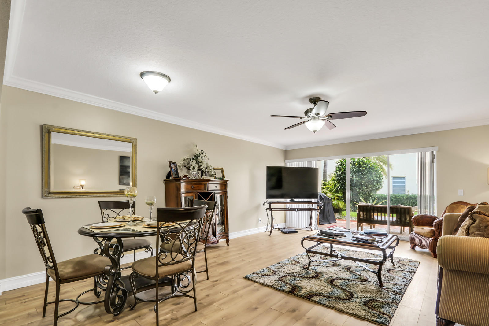 398 Golfview Road, Unit L North Palm Beach, FL 33408 - Photo 4 of 21 398 L Golfview Liviing