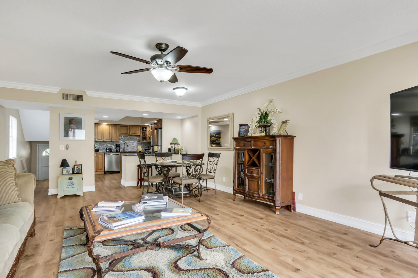 398 Golfview Road, Unit L North Palm Beach, FL 33408 - Photo 5 of 21 398 Golfview great room