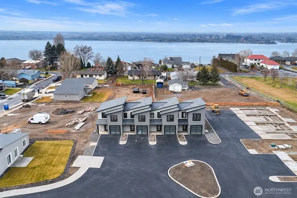 $300,000 | 601 Dorsing Street, Unit D22, Moses Lake, WA 98837