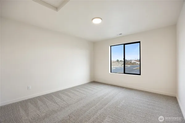 $300,000 | 601 Dorsing Street, Unit D22, Moses Lake, WA 98837