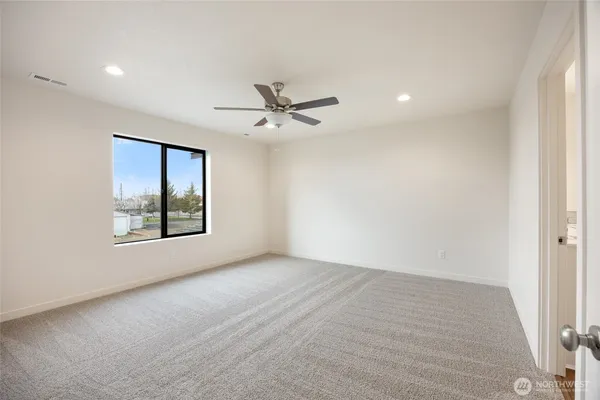 $300,000 | 601 Dorsing Street, Unit D22, Moses Lake, WA 98837