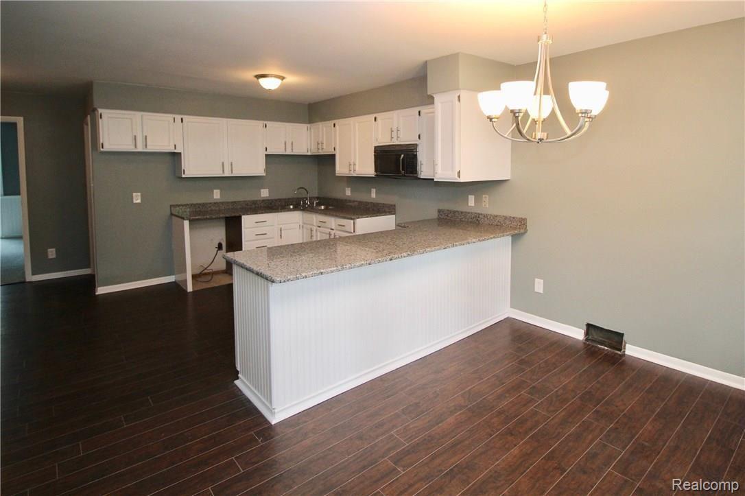 2275 Highfield Road Waterford, MI 48329 - Photo 6 of 29 Snack bar & breakfast nook