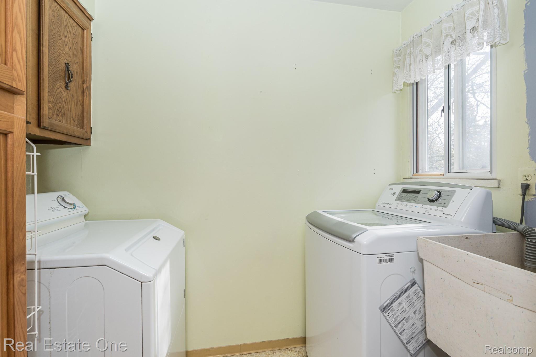 267 Arizona Avenue Rochester, MI 48309 - Photo 25 of 39 Laundry Room includes Washer/Dryer and Pull-Out Storage - Second Floor