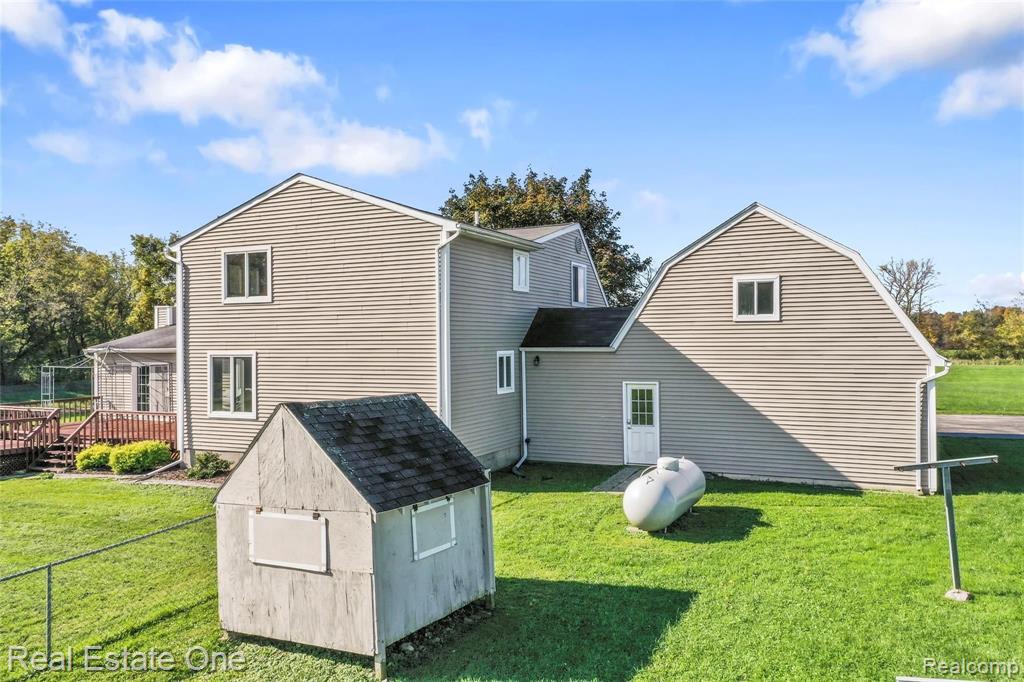 8120 Green Road Fenton, MI 48430 - Photo 9 of 46