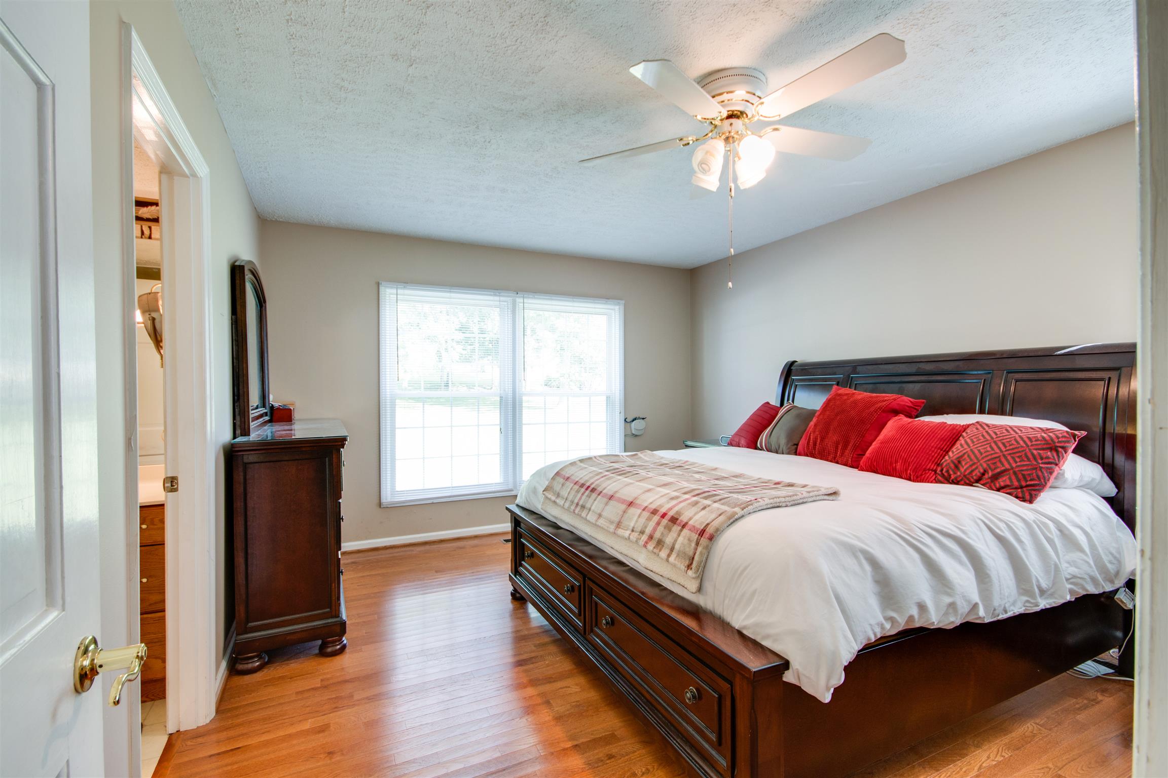 507 Mortons Lake Road Manchester, TN 37355 - Photo 11 of 22 This is the downstairs master bedroom with full bath