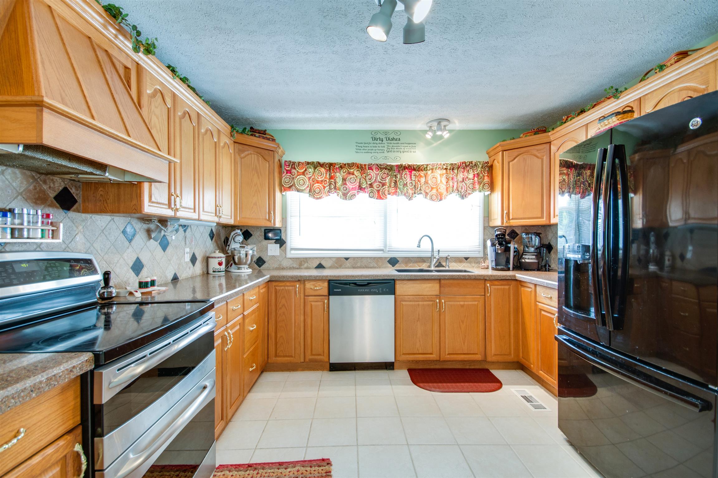 507 Mortons Lake Road Manchester, TN 37355 - Photo 8 of 22 Spacious kitchen