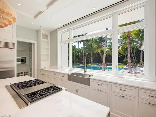 $27,995,000 | 225 4th Avenue North, Naples, FL 34102