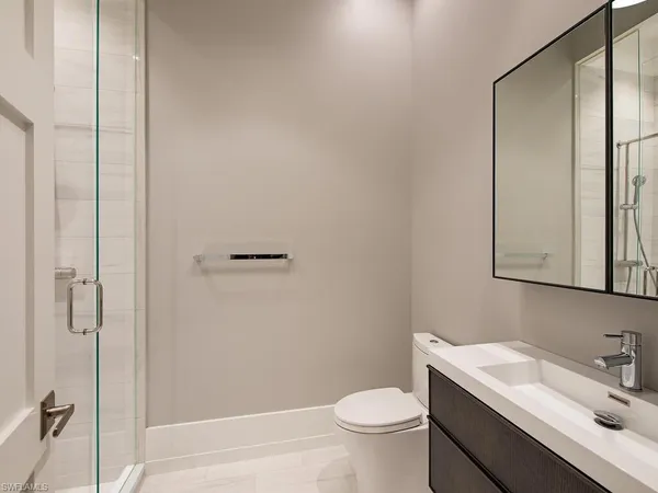$27,995,000 | 225 4th Avenue North, Naples, FL 34102