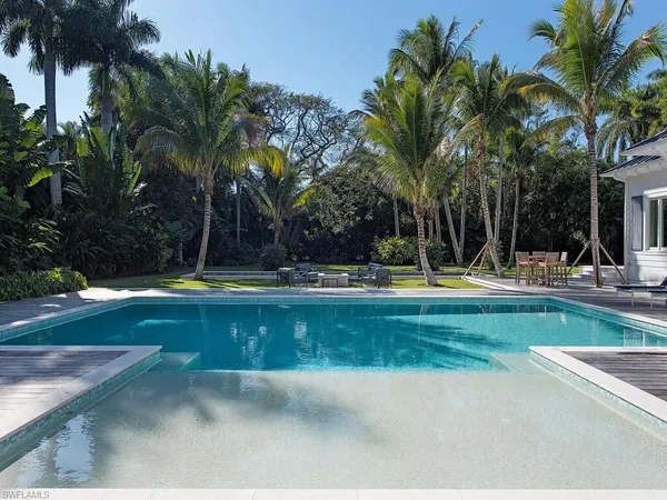$27,995,000 | 225 4th Avenue North, Naples, FL 34102