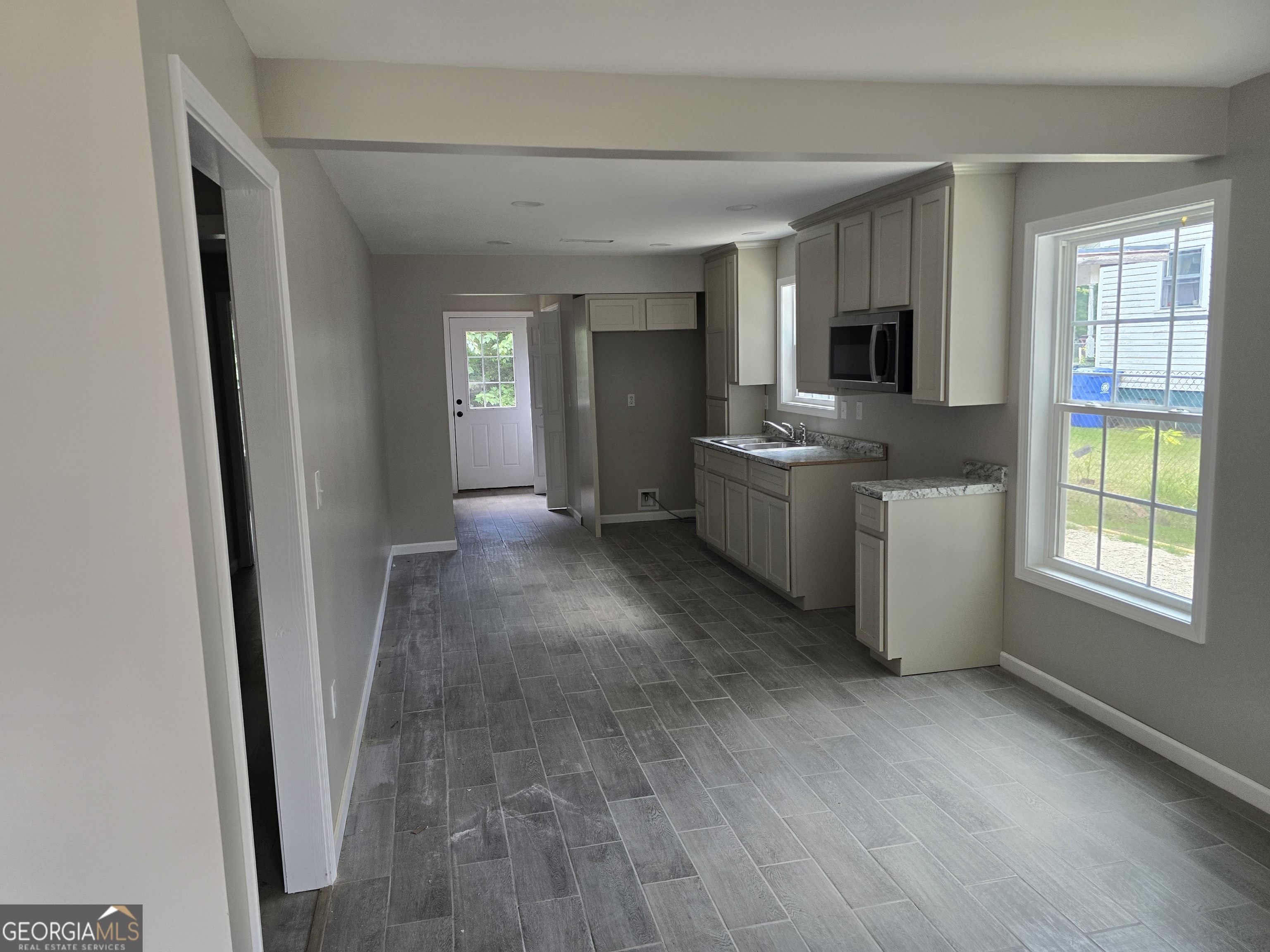 305 Smith Street Dublin, GA 31021 - Photo 8 of 20