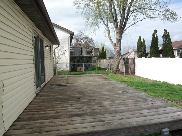 $2,400 | 35 Evergreen Road, Streamwood, IL 60107