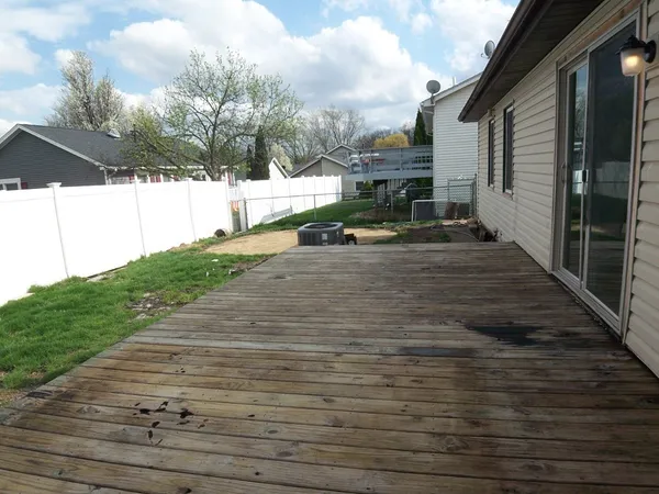 $2,400 | 35 Evergreen Road, Streamwood, IL 60107