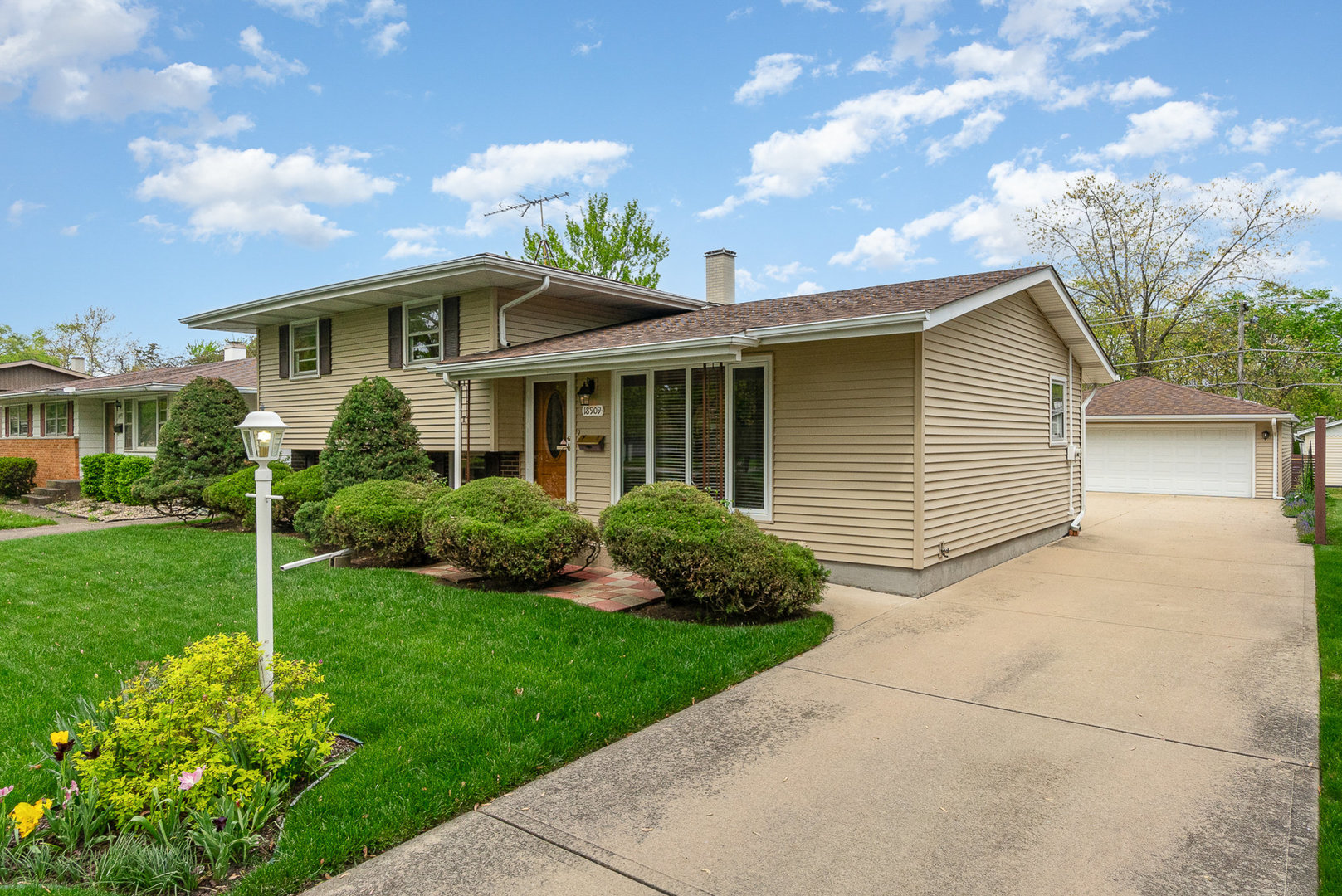 18909 Ridgewood Avenue Lansing, IL 60438 - Photo 3 of 37 Gallery Image 3