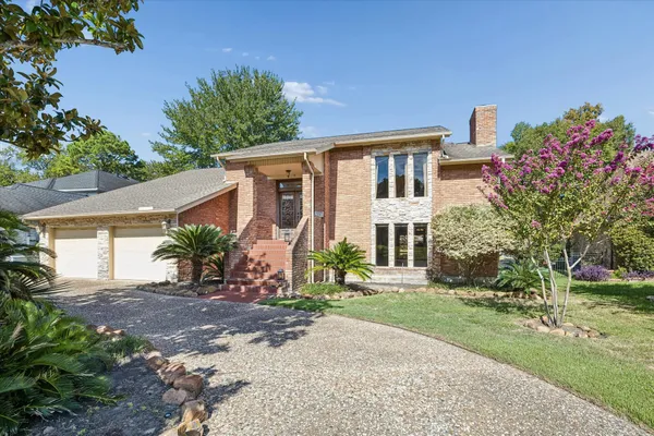 $849,000 | 114 Lakeside Drive, Conroe, TX 77356