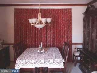 85 Euston Road South Marlton, NJ 08053 - Photo 3 of 6 a view of a livingroom with furniture and chandelier