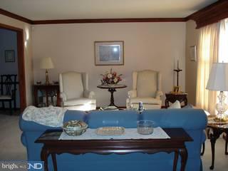 85 Euston Road South Marlton, NJ 08053 - Photo 4 of 6 a view of a dining room with furniture and wooden floor