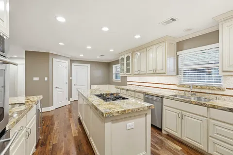 $899,000 | 2914 Manila Lane, Houston, TX 77043