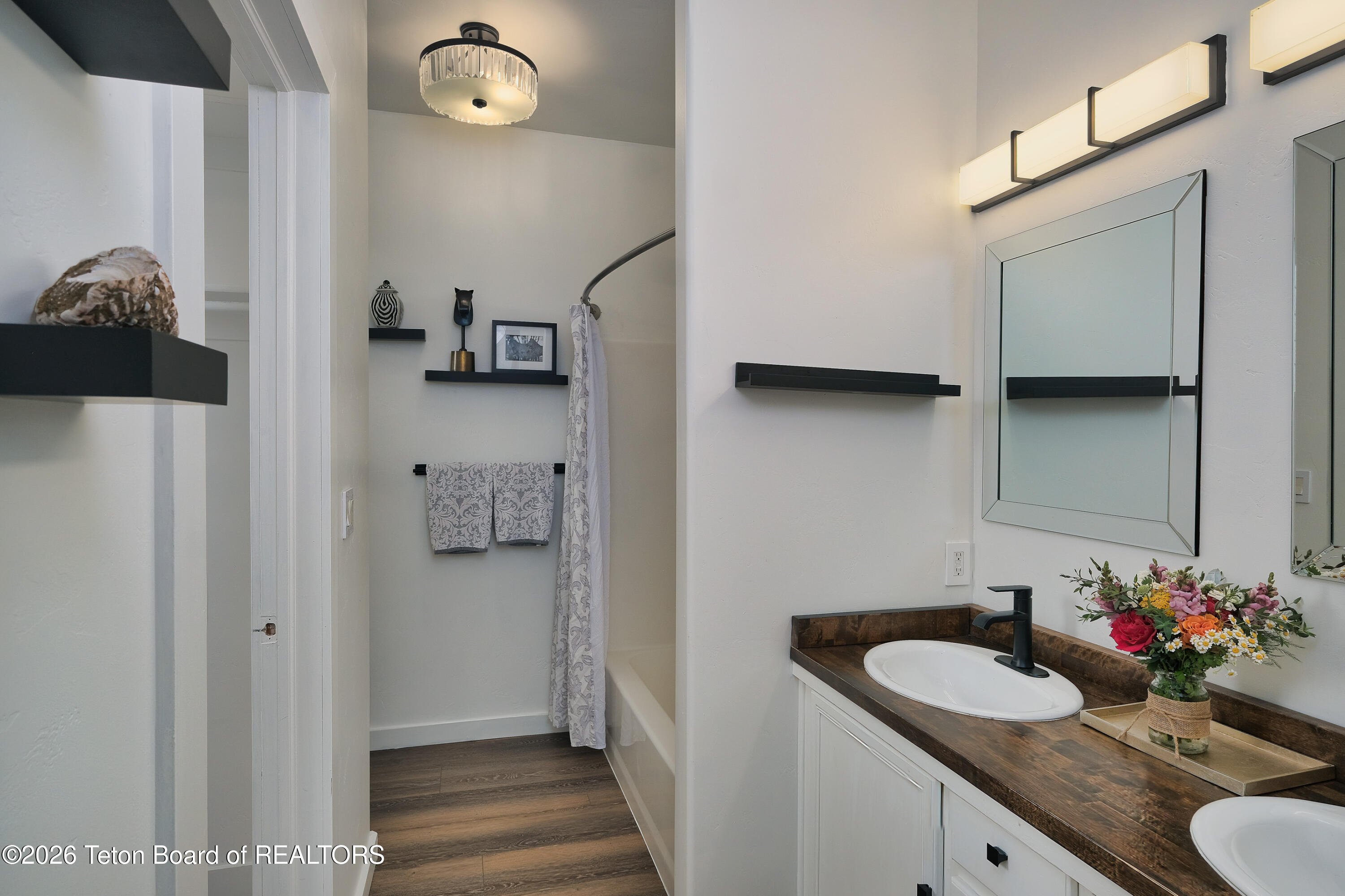 309 Forest View Drive Driggs, ID 83422 - Photo 15 of 20 Primary bathroom