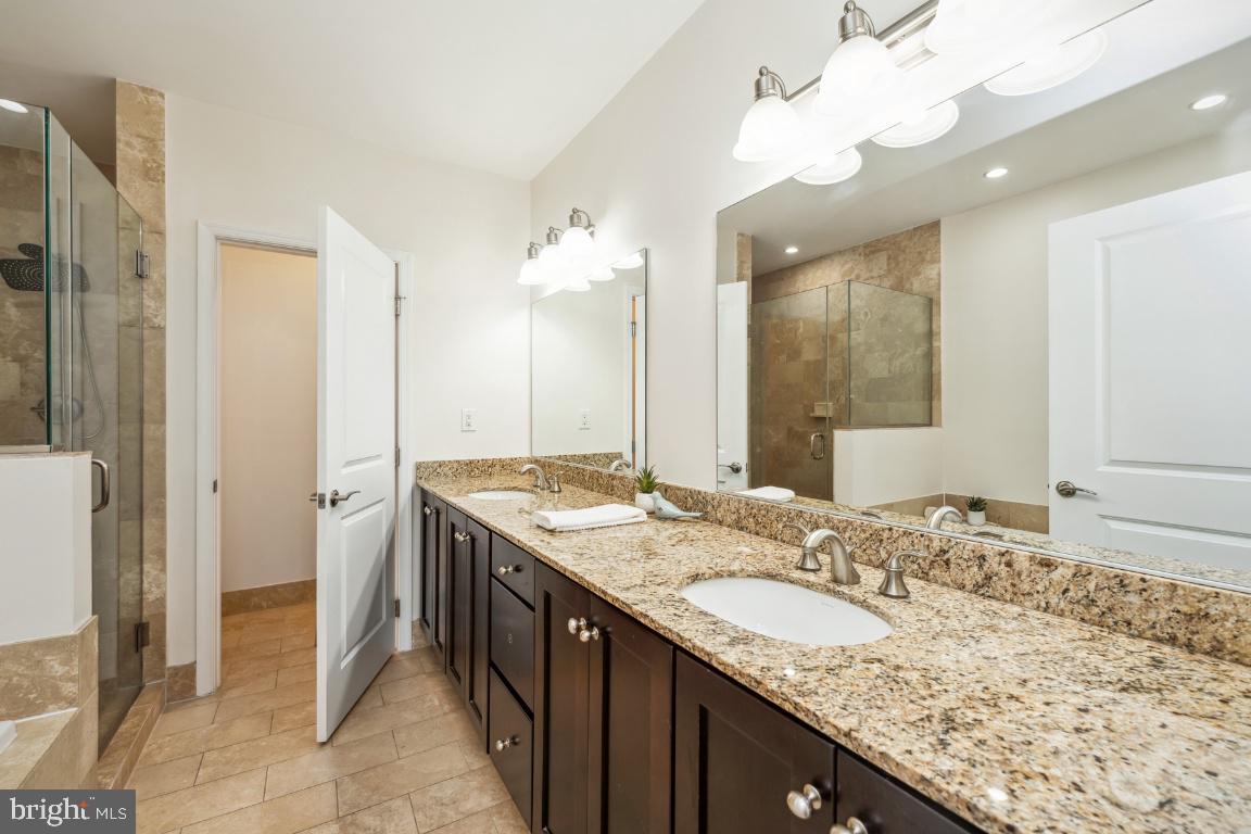1418 North Rhodes Street, Unit B428 Arlington, VA 22209 - Photo 14 of 23 Primary Bath