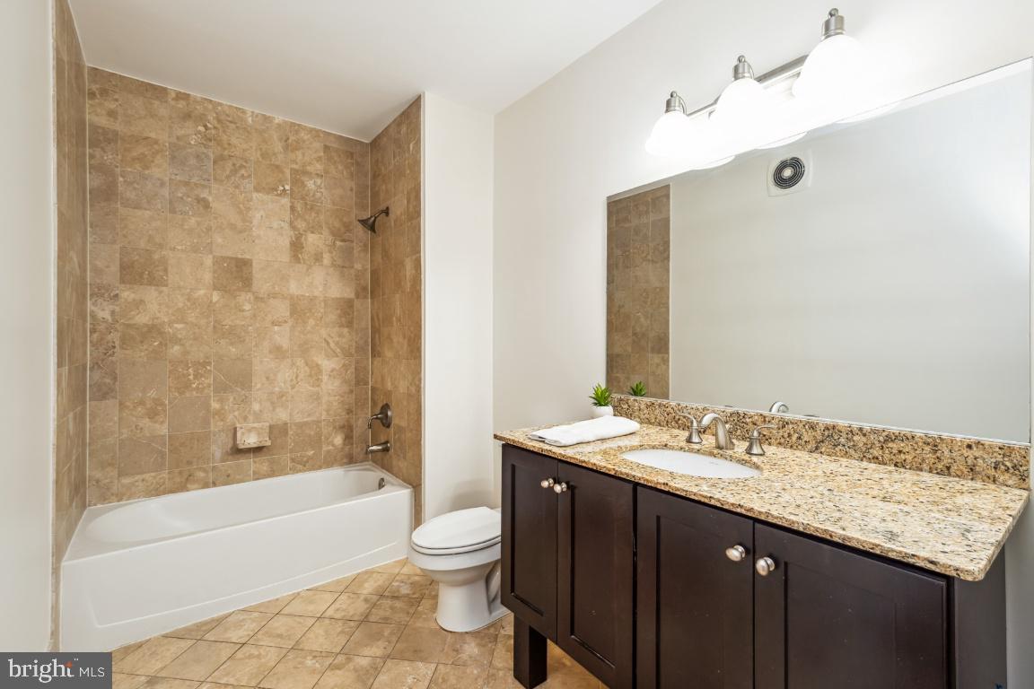 1418 North Rhodes Street, Unit B428 Arlington, VA 22209 - Photo 18 of 23 Second full bath.