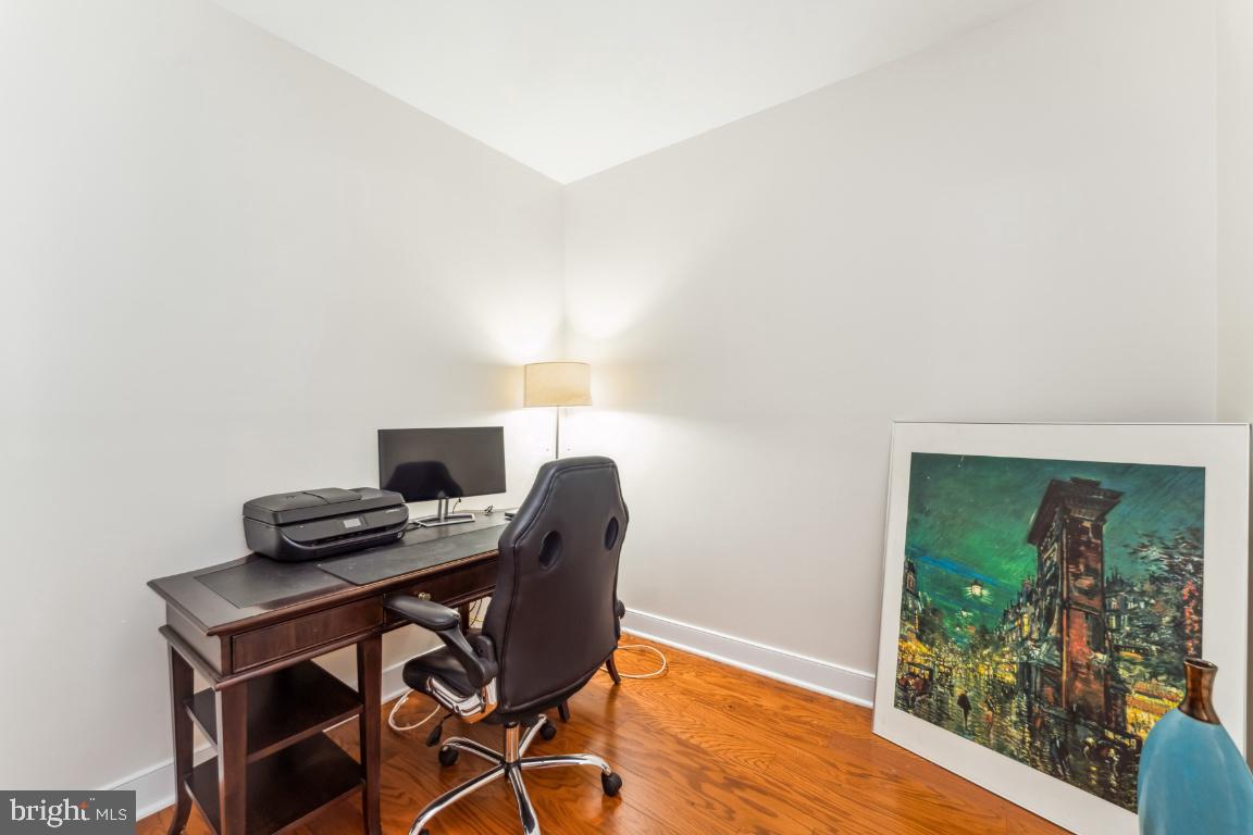 1418 North Rhodes Street, Unit B428 Arlington, VA 22209 - Photo 8 of 23 Office/Den on main level.
