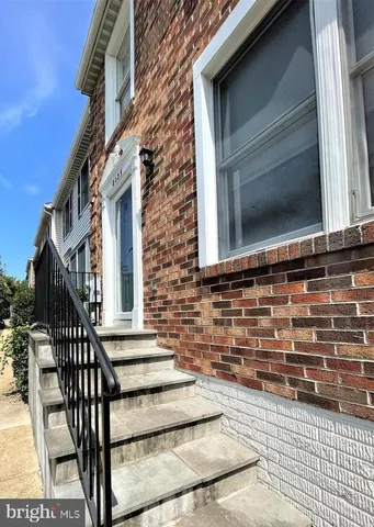 $3,800 | 2025 North Glebe Road, Arlington, VA 22207