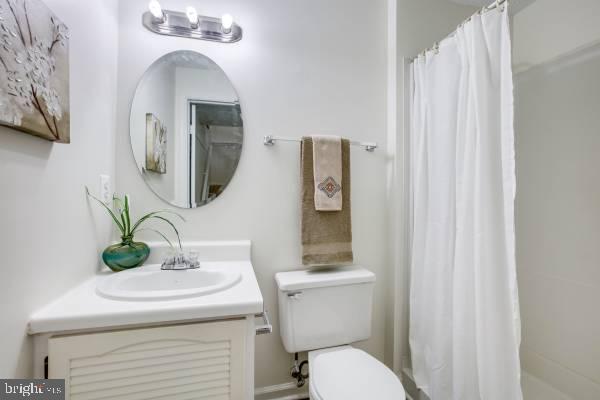 2025 North Glebe Road Arlington, VA 22207 - Photo 18 of 19 3rd Bathroom