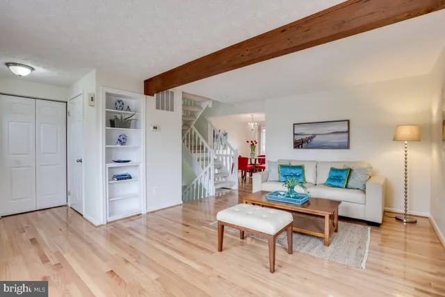 $3,800 | 2025 North Glebe Road, Arlington, VA 22207