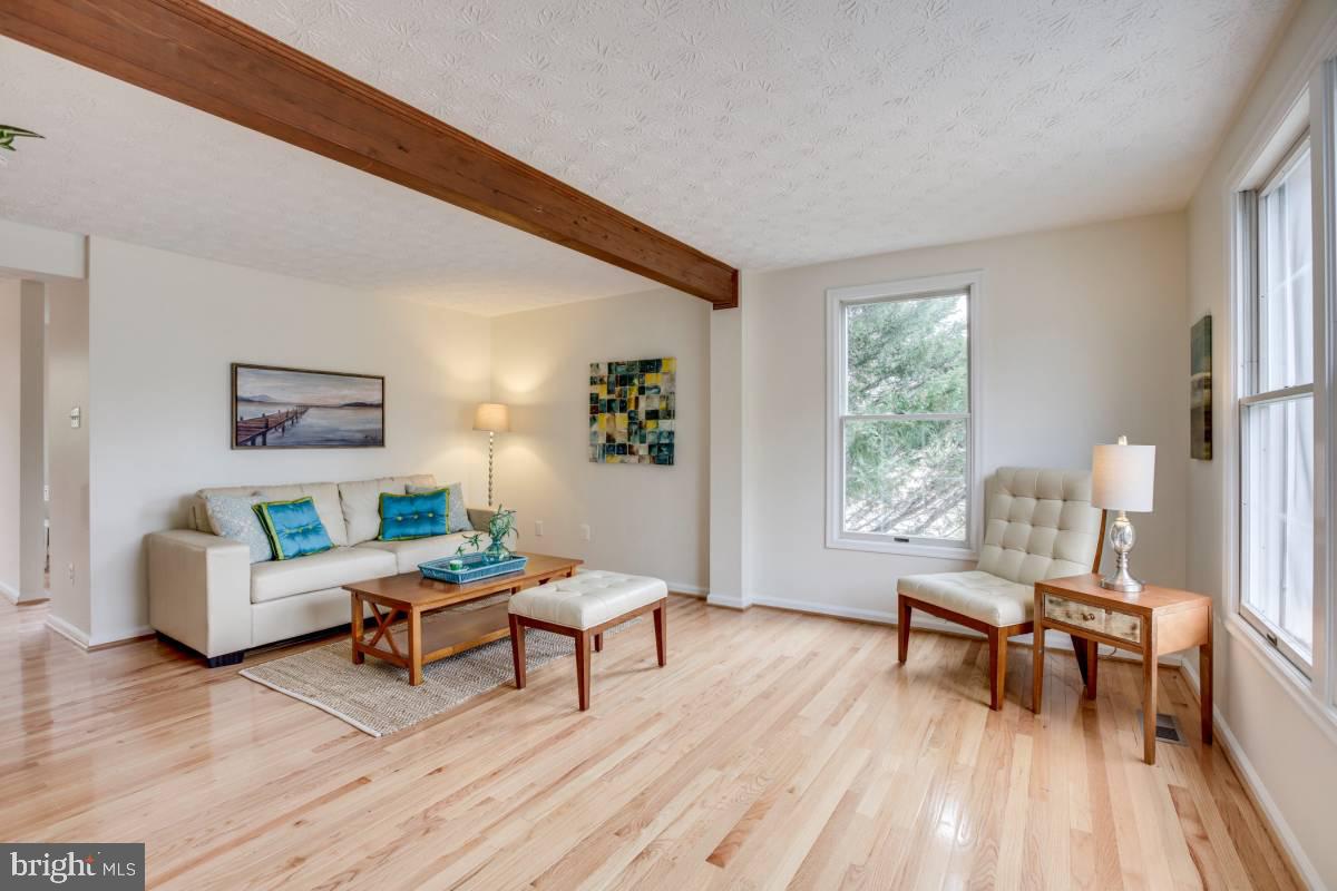 2025 North Glebe Road Arlington, VA 22207 - Photo 7 of 19 Living Room