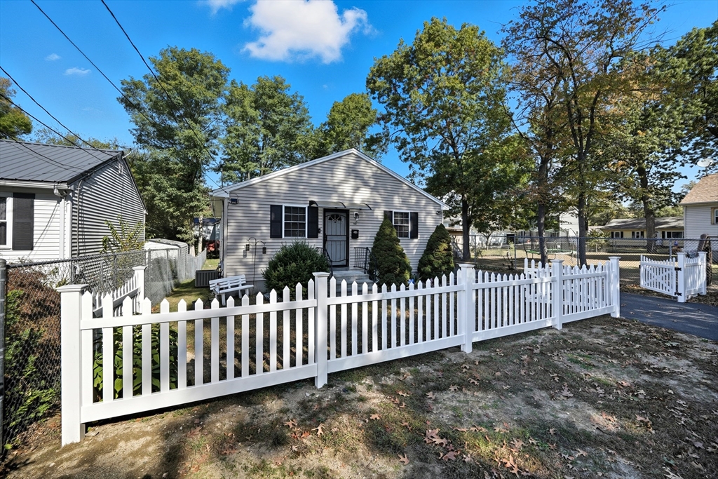 90 Lorenzo Street Springfield, MA 01109 - Photo 1 of 21 Gallery Image 1