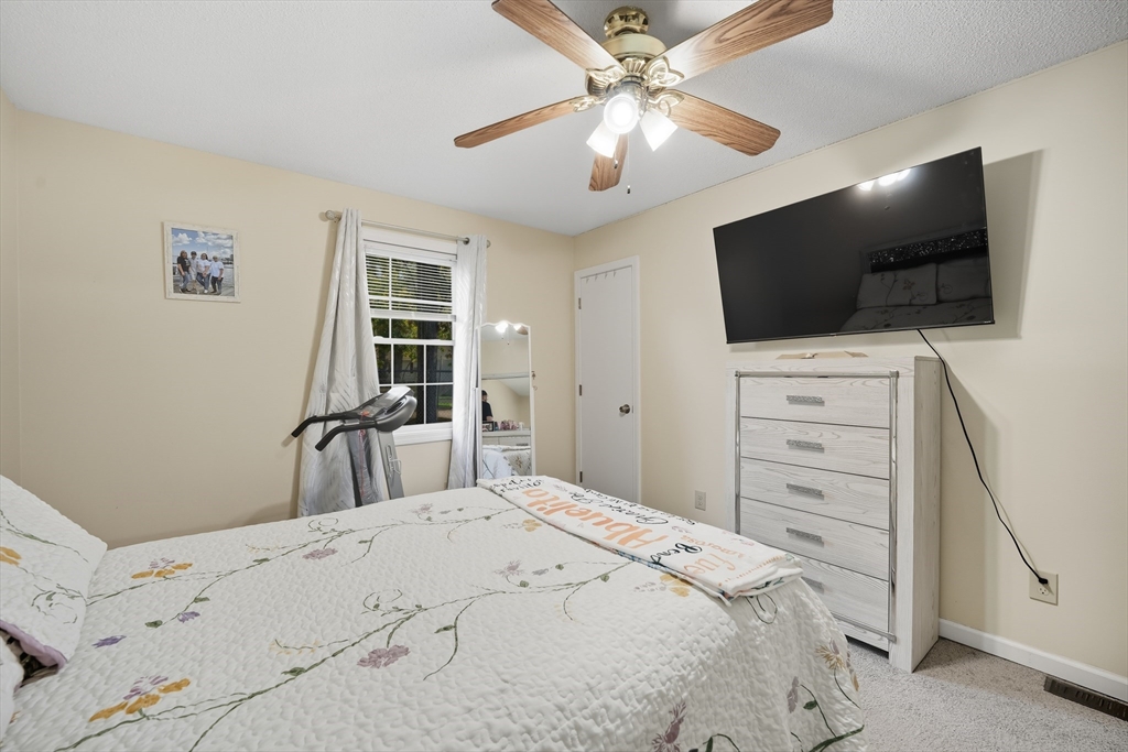 90 Lorenzo Street Springfield, MA 01109 - Photo 11 of 21 Gallery Image 11