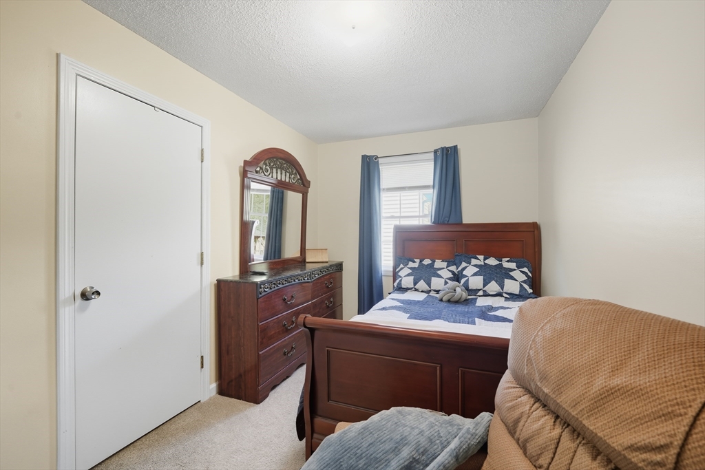 90 Lorenzo Street Springfield, MA 01109 - Photo 12 of 21 Gallery Image 12