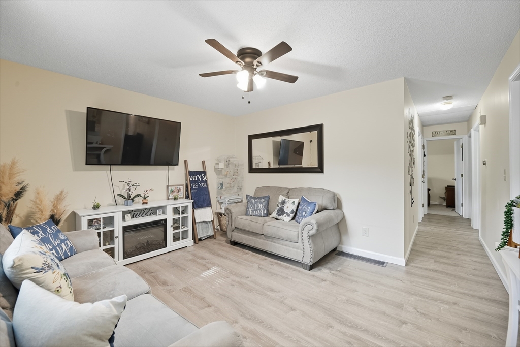 90 Lorenzo Street Springfield, MA 01109 - Photo 2 of 21 Gallery Image 2