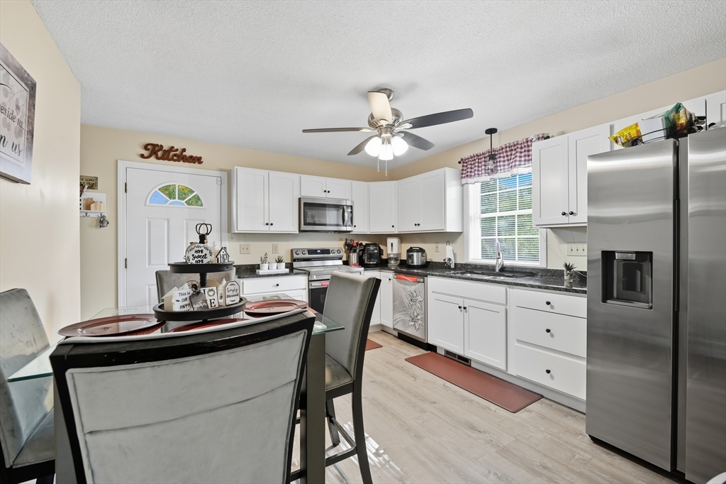 90 Lorenzo Street Springfield, MA 01109 - Photo 4 of 21 Gallery Image 4