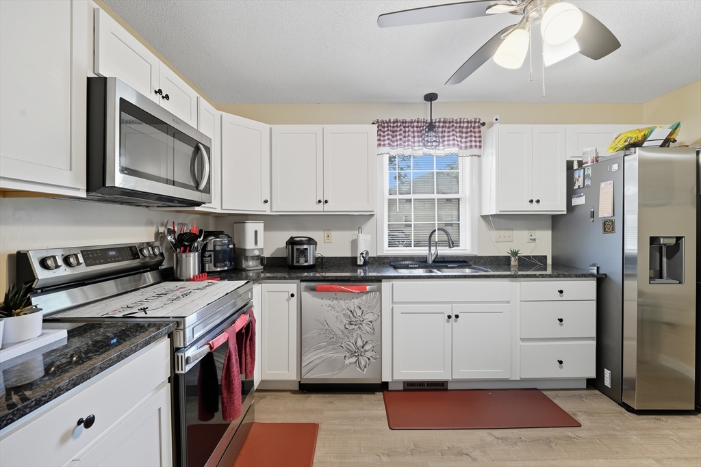 90 Lorenzo Street Springfield, MA 01109 - Photo 6 of 21 Gallery Image 6