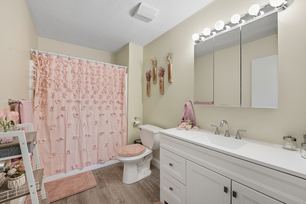 90 Lorenzo Street Springfield, MA 01109 - Photo 7 of 21 Gallery Image 7
