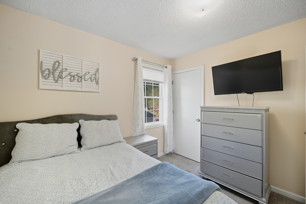 90 Lorenzo Street Springfield, MA 01109 - Photo 9 of 21 Gallery Image 9
