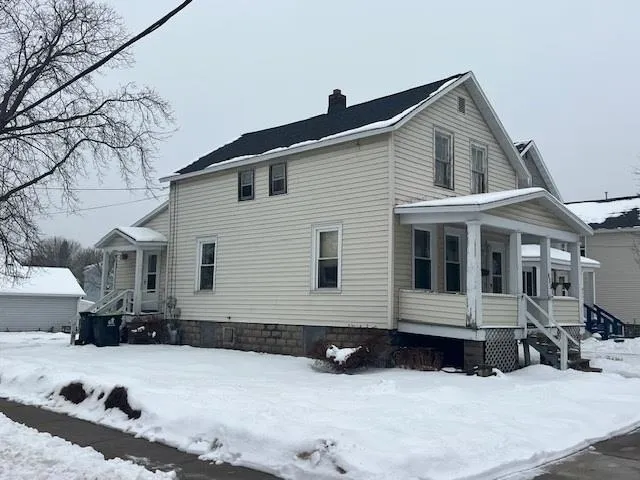 $84,900 | 805 2nd Street, Menominee, MI 49858