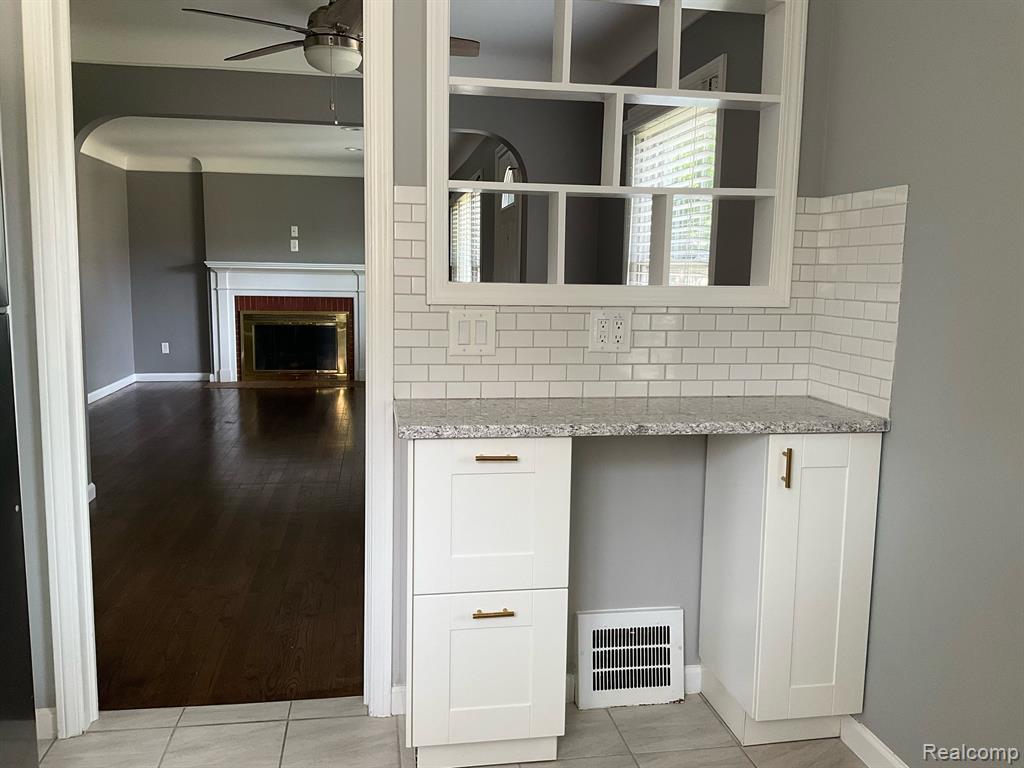 2045 Hampton Road Grosse Pointe Woods, MI 48236 - Photo 11 of 14
